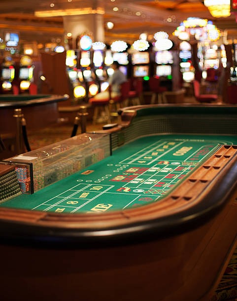 Sic Bo table interface on tigreal showing dice, prediction options, and live dealer